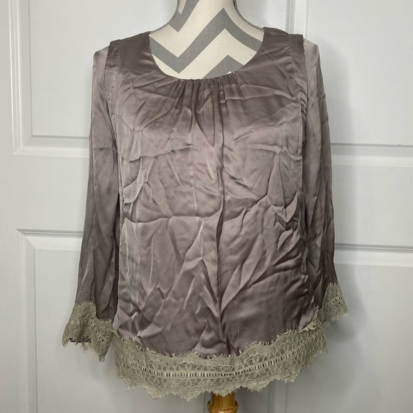 LAST CALL Isabel Lu Medium Silk Top - Picture 1 of 10
